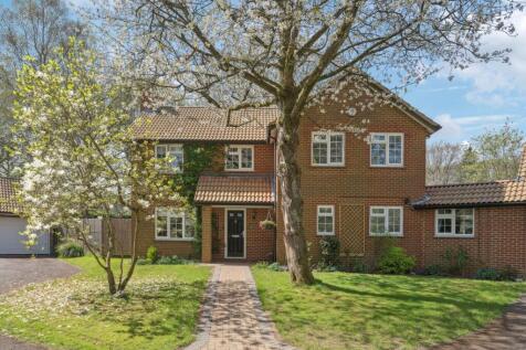 Studham, Bedfordshire 4 bed detached house for sale