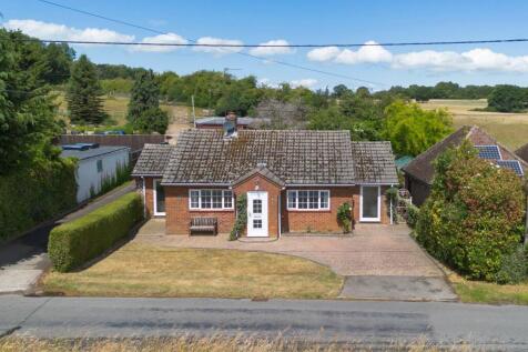 Kensworth Road, Studham, LU6 3 bed detached bungalow for sale
