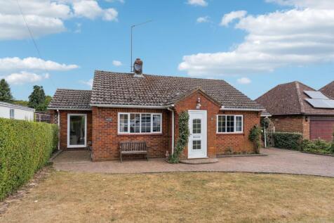 Kensworth Road, Studham, LU6 3 bed detached bungalow for sale