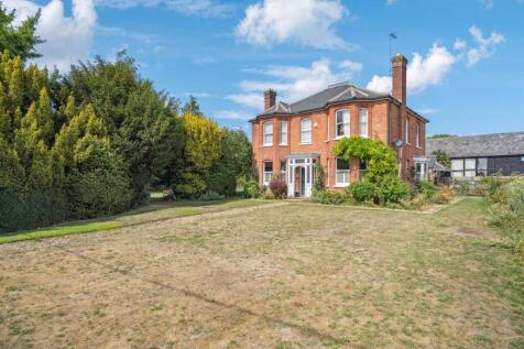 High Street, Eaton Bray, Bedfordshire 5 bed detached house for sale