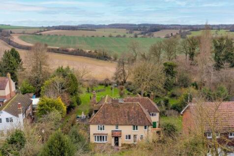 Common Road, Kensworth 4 bed detached house for sale