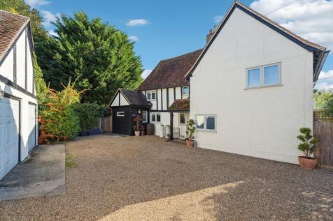 Brook Street, Edlesborough... 3 bed detached house for sale