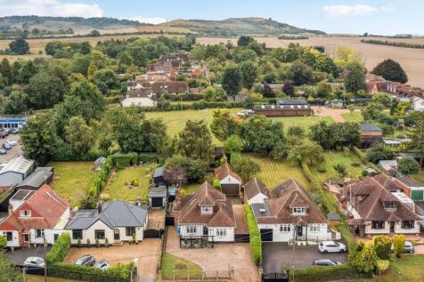 Leighton Road, Edlesborough, LU6 4 bed detached house for sale