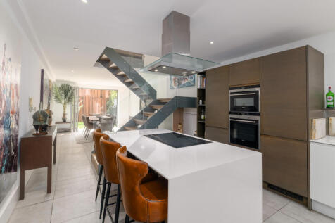 4 bedroom terraced house for sale