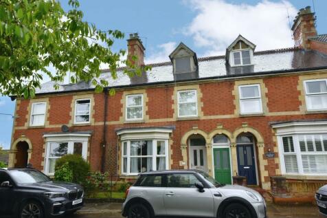 6 bedroom terraced house for sale