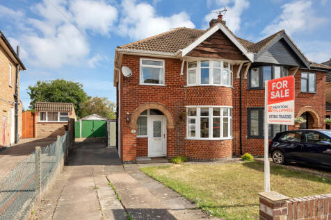 Highlands Way, Stamford, PE9 3 bed semi