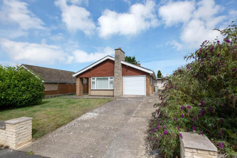 Castle Rise, Belmesthorpe, Stamford, PE9 2 bed bungalow for sale