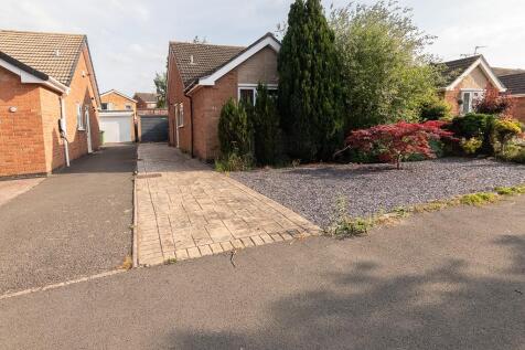 2 bedroom semi-detached bungalow for sale