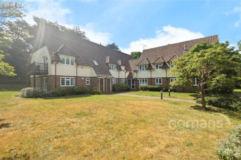 The Close, Farnham, Surrey 3 bed apartment for sale
