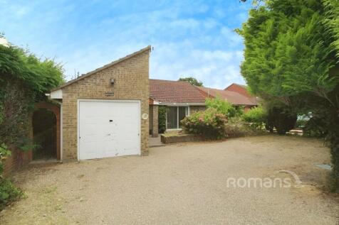 Heath Lane, Farnham, Surrey 3 bed bungalow for sale