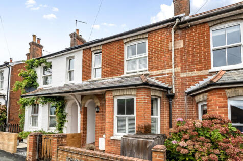 Hale Reeds, Farnham, Surrey 2 bed house for sale