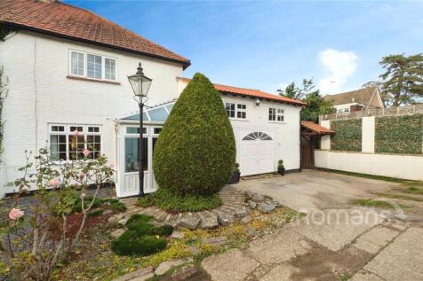 The Street, Wrecclesham, Farnham 3 bed semi