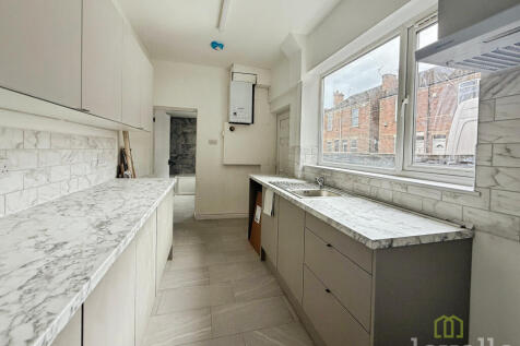 Curzon Street, Gainsborough DN21 3 bed end of terrace house for sale