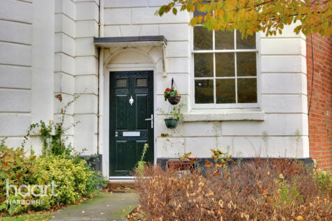 3 bedroom flat for sale