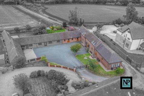 Kingsbury, Slateley Courtyard, B78 5 bed barn conversion for sale