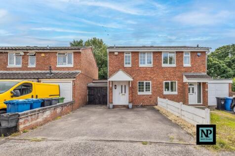 2 bedroom semi-detached house for sale