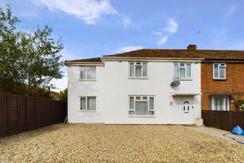 4 bedroom end of terrace house for sale