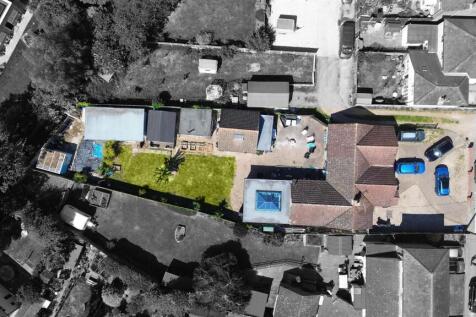 6 bedroom detached bungalow for sale