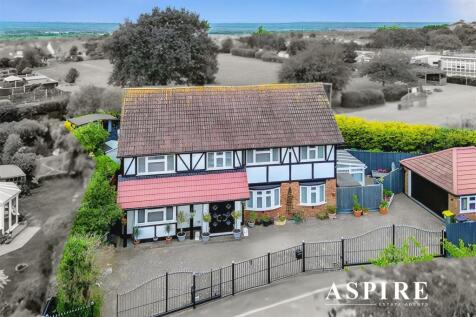 8 bedroom detached house for sale