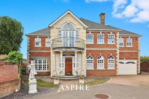 5 bedroom detached house for sale