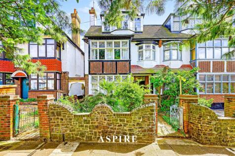 3 bedroom maisonette for sale