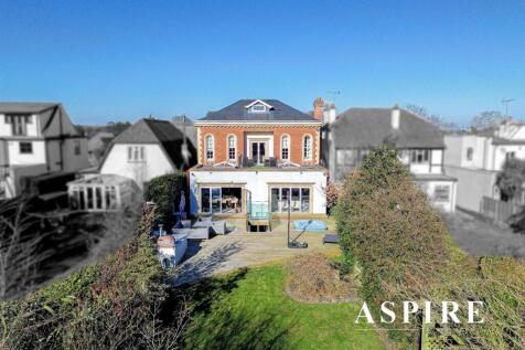 6 bedroom detached house for sale