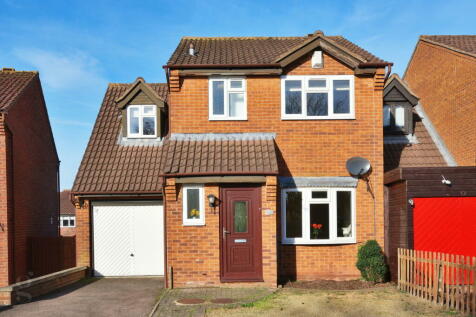 3 bedroom link detached house for sale