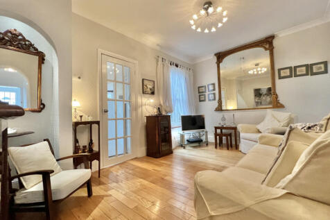 Terraced house for sale