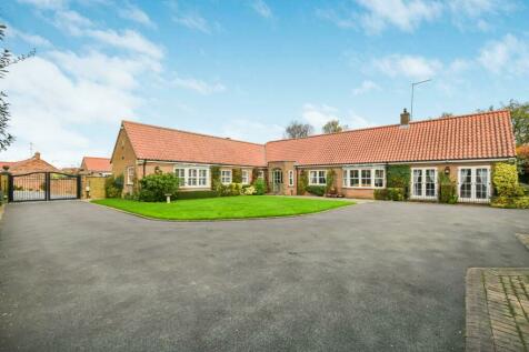 4 bedroom detached bungalow for sale