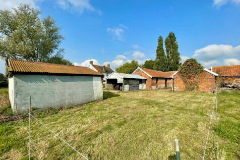 3 bedroom property with land for sale