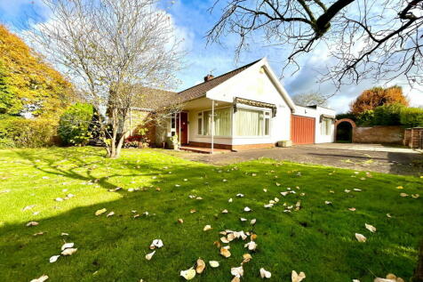 3 bedroom detached bungalow for sale