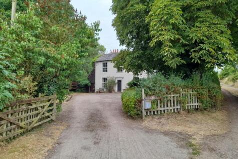 Flordon 4 bed detached house for sale