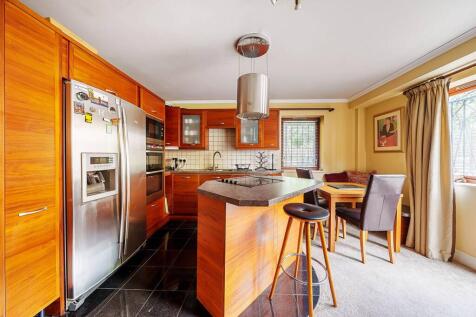 Cartwright Street, Tower Hill... 3 bed maisonette for sale
