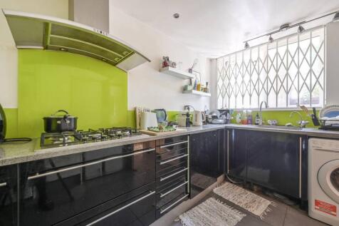 Cloysters Green, St Katharine Docks... 3 bed maisonette for sale