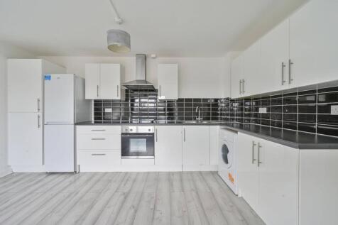 Graham Road, Mitcham, CR4 2 bed flat for sale