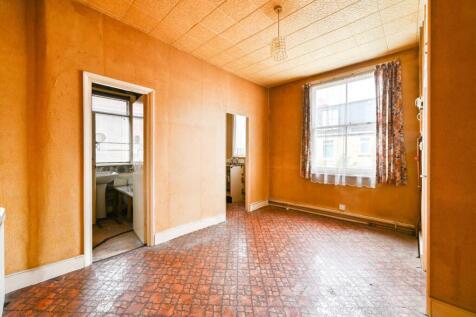 Idlecombe Road, Tooting, London, SW17 3 bed maisonette for sale