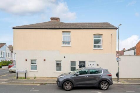 Ashbourne Road, Mitcham, CR4 2 bed maisonette for sale