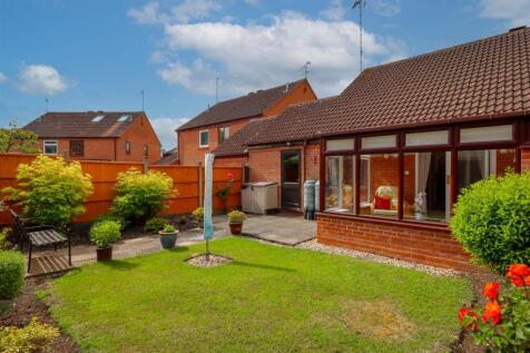 2 bedroom semi-detached bungalow for sale