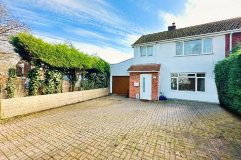 4 bedroom semi-detached house for sale