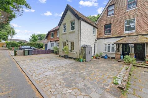 The Avenue, Grayshott, Hindhead... 3 bed semi