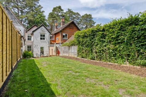 The Avenue, Grayshott, Hindhead... 3 bed end of terrace house for sale