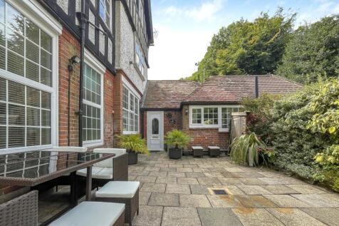 Tower Road, Hindhead, Surrey 2 bed maisonette for sale