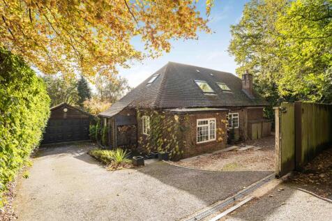 Portsmouth Road, Hindhead, Surrey 3 bed detached house for sale