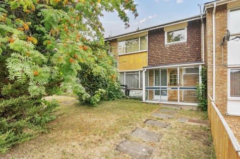 The Pastures, High Wycombe... 3 bed parking for sale