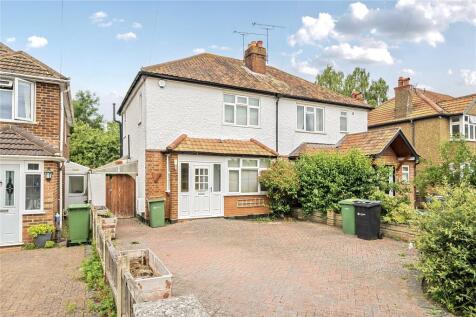 Raymead Way, Fetcham, Leatherhead 3 bed semi