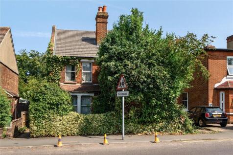 Kingston Road, Leatherhead, Surrey 3 bed semi