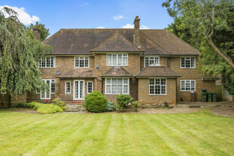 6 bedroom detached house for sale