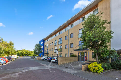 Watersmeet, Chatham ME4 2 bed apartment for sale