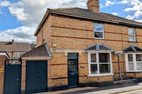 2 bedroom semi-detached house for sale