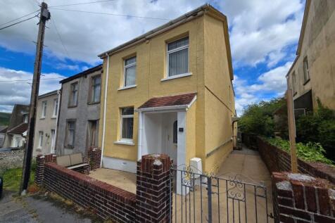 9 Coronation Road, Garnant... 3 bed semi